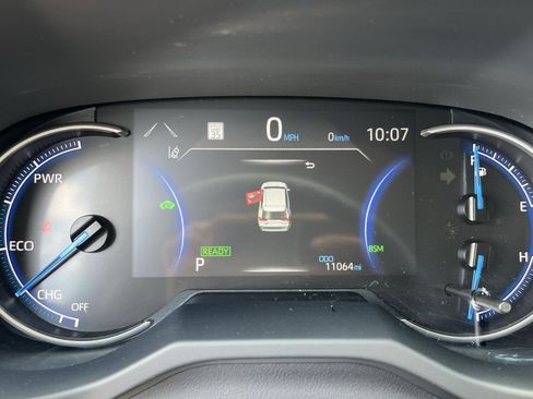 Used 2025 Toyota RAV4 XLE AWD/4WD image 16