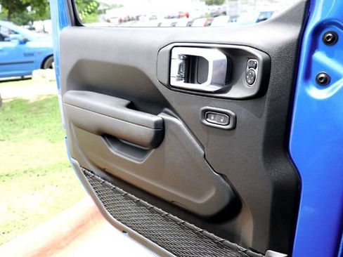 Used 2024 Jeep Gladiator Sport AWD/4WD image 18