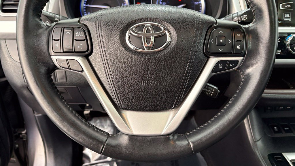 Used 2018 Toyota Highlander Limited AWD/4WD image 39