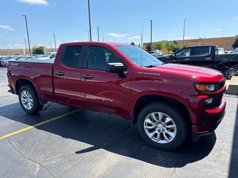 Used 2019 Chevrolet Silverado 1500 Custom w/ Custom Value Package AWD/4WD image 8