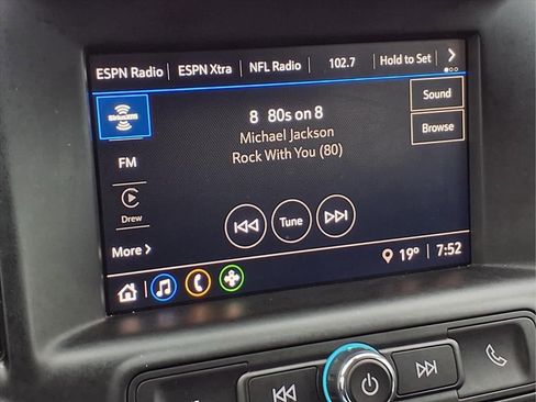 Used 2024 GMC Terrain SLE w/ Driver Convenience Package image 6