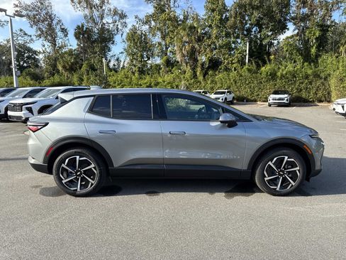 New 2026 Chevrolet Equinox EV LT image 2