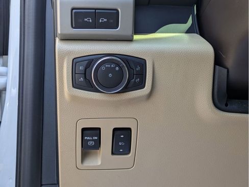 Used 2019 Ford F150 Lariat w/ Equipment Group 502A Luxury AWD/4WD image 13