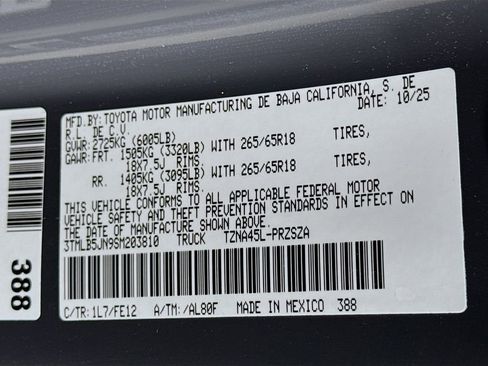 Used 2025 Toyota Tacoma TRD Sport AWD/4WD image 29