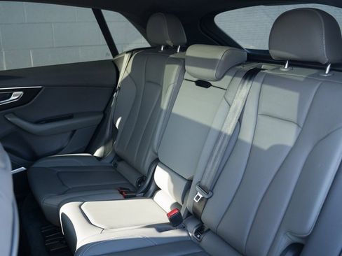 Used 2019 Audi Q8 Premium Plus w/ Premium Plus image 18