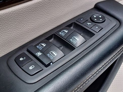 Used 2022 Chrysler Pacifica Limited image 14