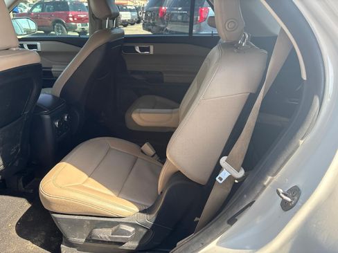 Used 2020 Ford Explorer XLT RWD image 5