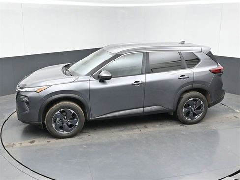 Used 2025 Nissan Rogue SV image 36
