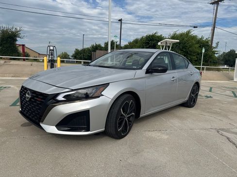 Used 2023 Nissan Altima 2.5 SR FWD image 7