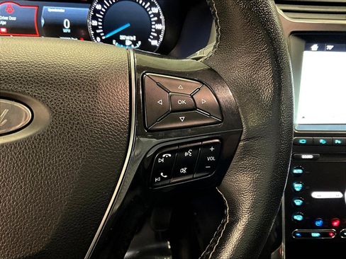 Used 2019 Ford Explorer Platinum AWD/4WD image 12