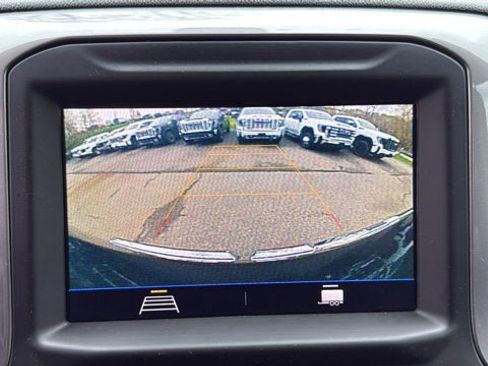 Used 2021 GMC Sierra 1500 4x4 Crew Cab w/ Sierra Value Package image 18