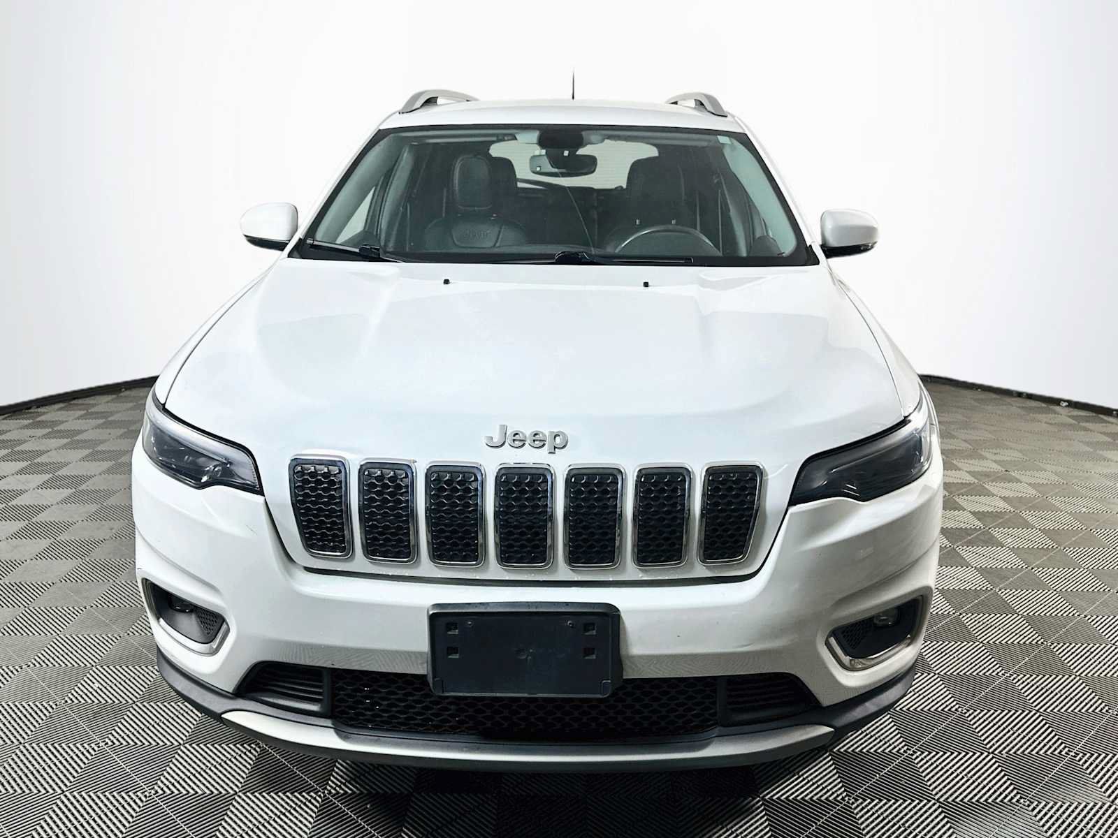 Used 2019 Jeep Cherokee Limited AWD/4WD image 2