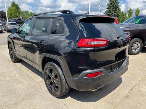 Used 2016 Jeep Cherokee Latitude w/ Comfort/Convenience Group AWD/4WD image 4