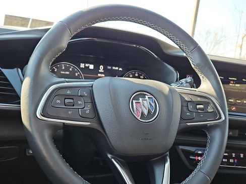 Used 2023 Buick Envision Avenir image 19