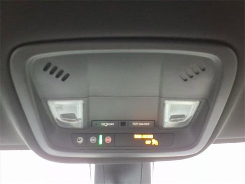 Used 2022 Chevrolet Traverse LS image 21