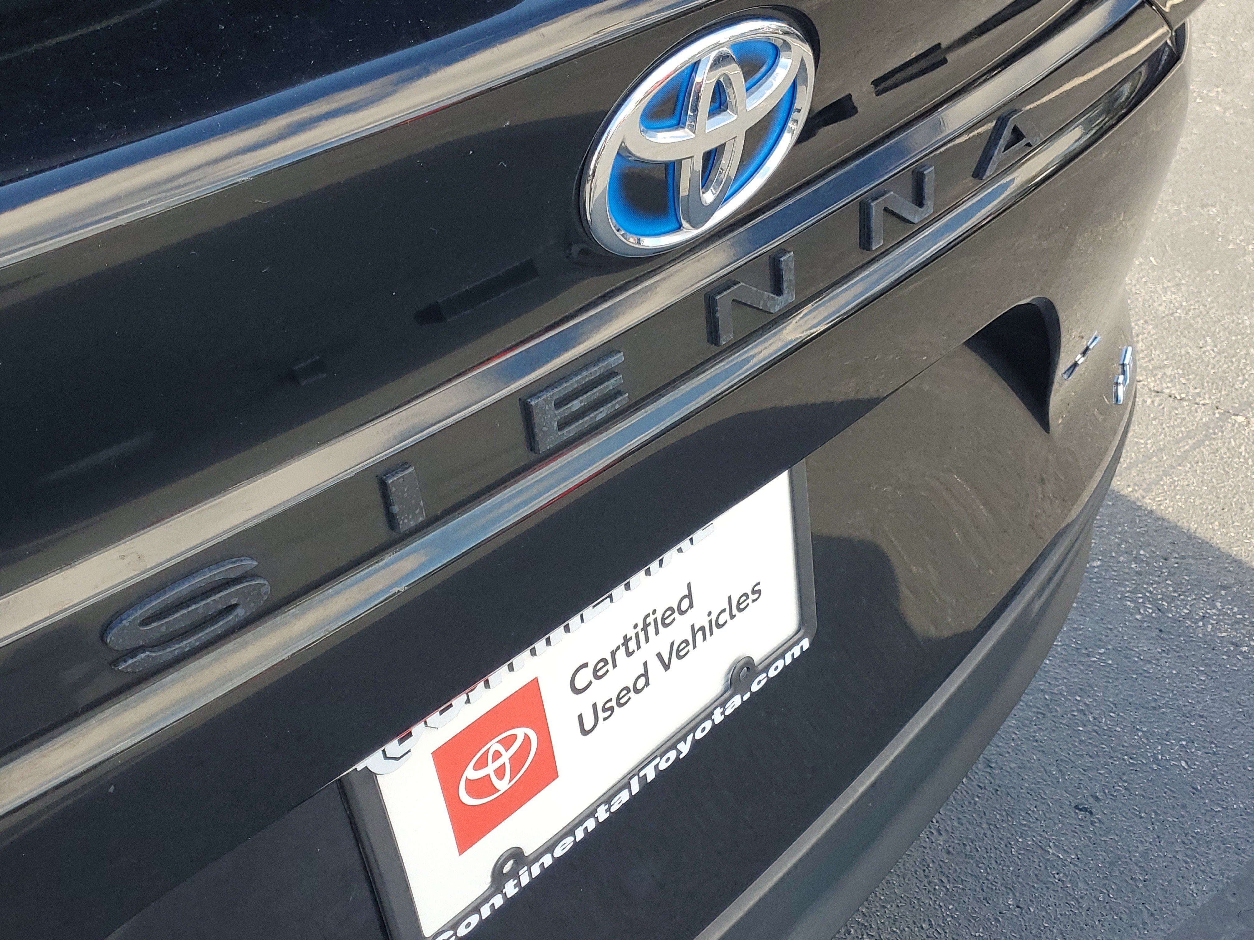 Certified 2025 Toyota Sienna LE FWD image 9