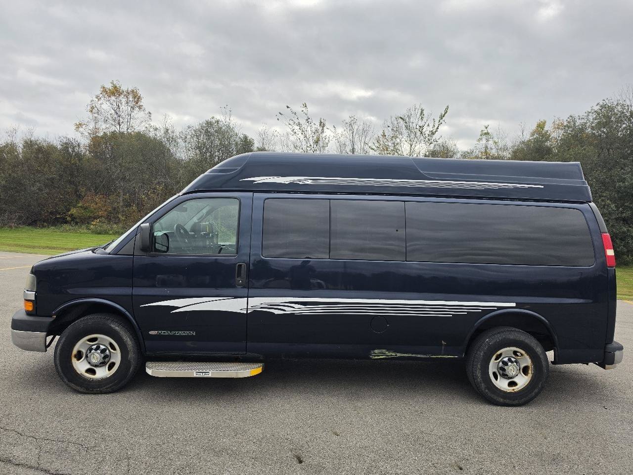 Used 2013 Chevrolet Express 3500 LT w/ LT Preferred Equipment Group RWD image 3