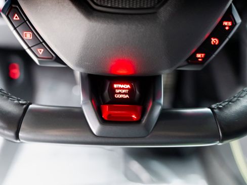 Used 2018 Lamborghini Huracan LP 580-2 image 41