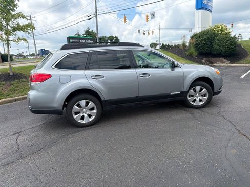 Used 2011 Subaru Outback 3.6R Limited w/ PWR Moonroof Pkg AWD/4WD image 8