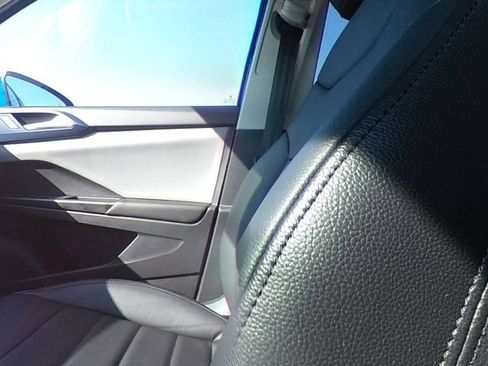 Used 2023 Volkswagen Taos SE w/ Panoramic Sunroof Package FWD image 17