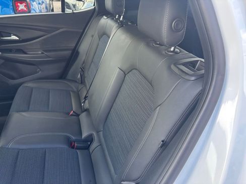 Used 2025 Buick Envista Preferred image 38