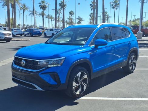 Used 2024 Volkswagen Taos SE w/ Panoramic Sunroof Package image 8