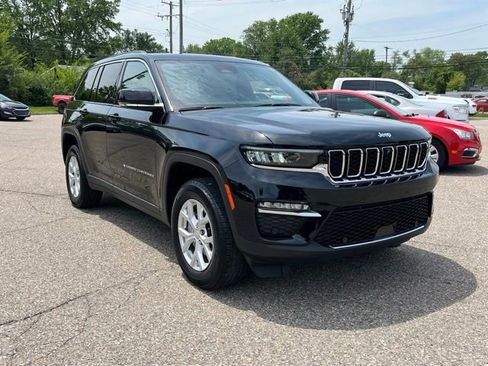 Used 2023 Jeep Grand Cherokee Limited w/ Luxury Tech Group II AWD/4WD image 7
