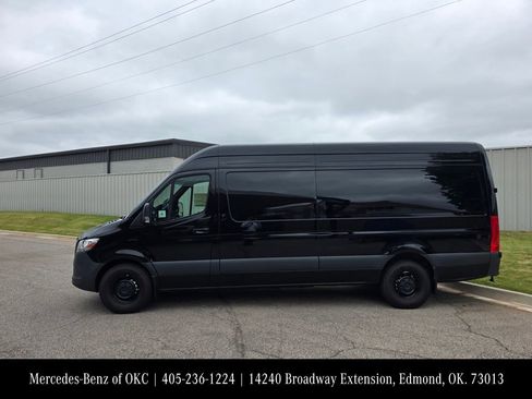 Used 2024 Mercedes-Benz eSprinter 170 Cargo image 2