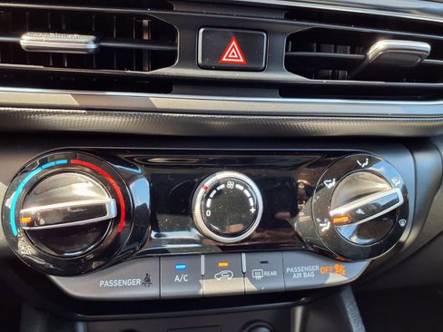 Used 2023 Hyundai Kona SE FWD image 7