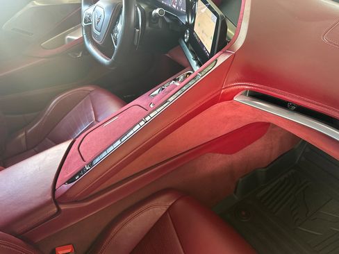 Used 2021 Chevrolet Corvette Stingray Premium Cpe w/ Z51 Performance Package image 9