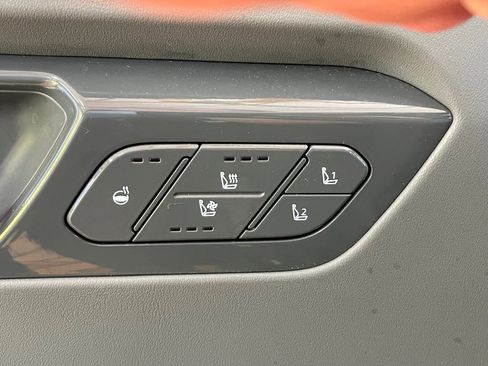 Used 2024 Kia EV9 Land image 18