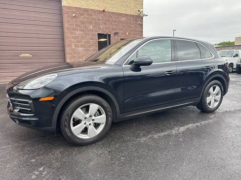 Used 2020 Porsche Cayenne E-Hybrid w/ Premium Plus Package AWD/4WD image 3