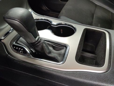 Used 2019 Jeep Grand Cherokee Altitude image 26