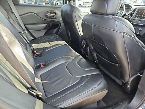 Used 2023 Jeep Cherokee Altitude Lux image 13