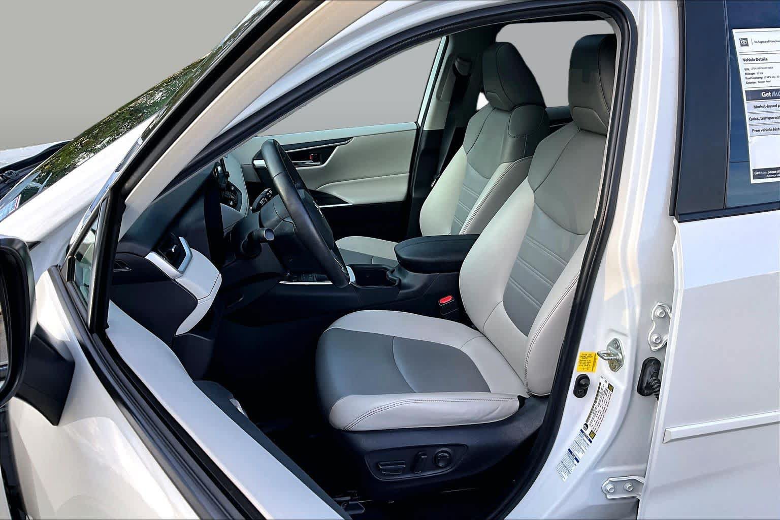 Certified 2022 Toyota RAV4 XLE Premium AWD/4WD image 9