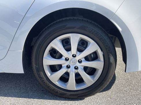 Used 2025 Toyota Corolla LE FWD image 30