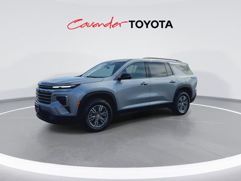 Used 2026 Chevrolet Traverse LT FWD image 4