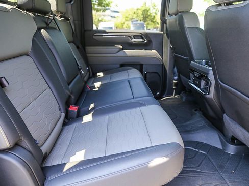 Used 2024 Chevrolet Silverado 2500 ZR2 w/ Technology Package AWD/4WD image 15