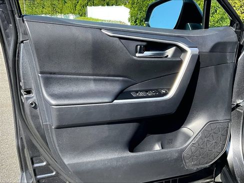 Used 2025 Toyota RAV4 XLE AWD/4WD image 9