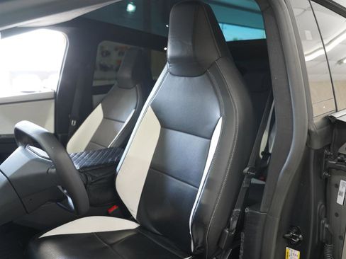 Used 2024 Tesla Cybertruck AWD Crew Cab image 22