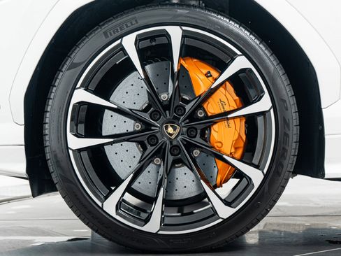 Used 2022 Lamborghini Urus AWD/4WD image 10
