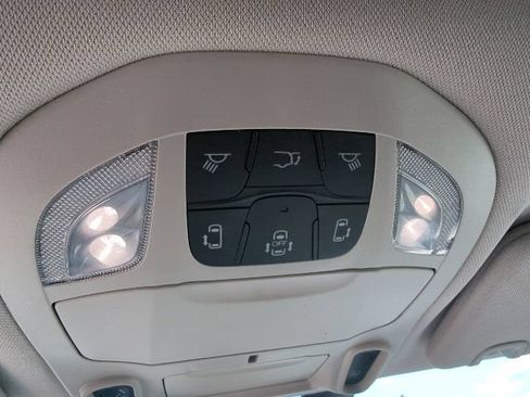 Used 2018 Chrysler Pacifica Limited FWD image 22