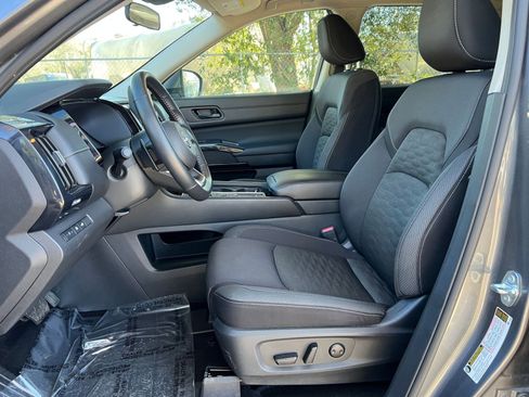 Used 2025 Nissan Pathfinder SV image 28