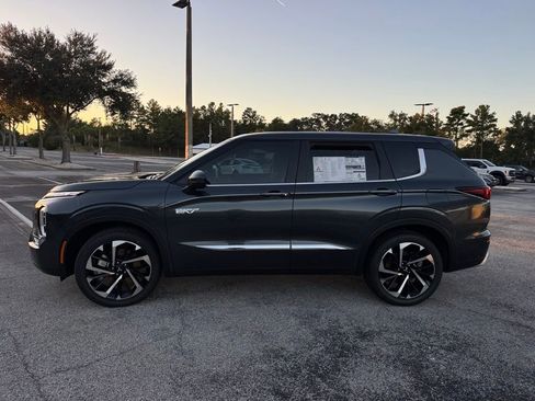 New 2025 Mitsubishi Outlander SE image 4