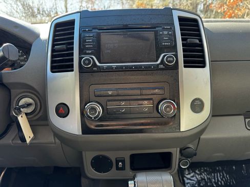 Used 2016 Nissan Frontier SV image 17