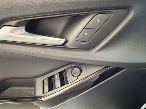 Used 2025 Chevrolet Equinox LT FWD image 17