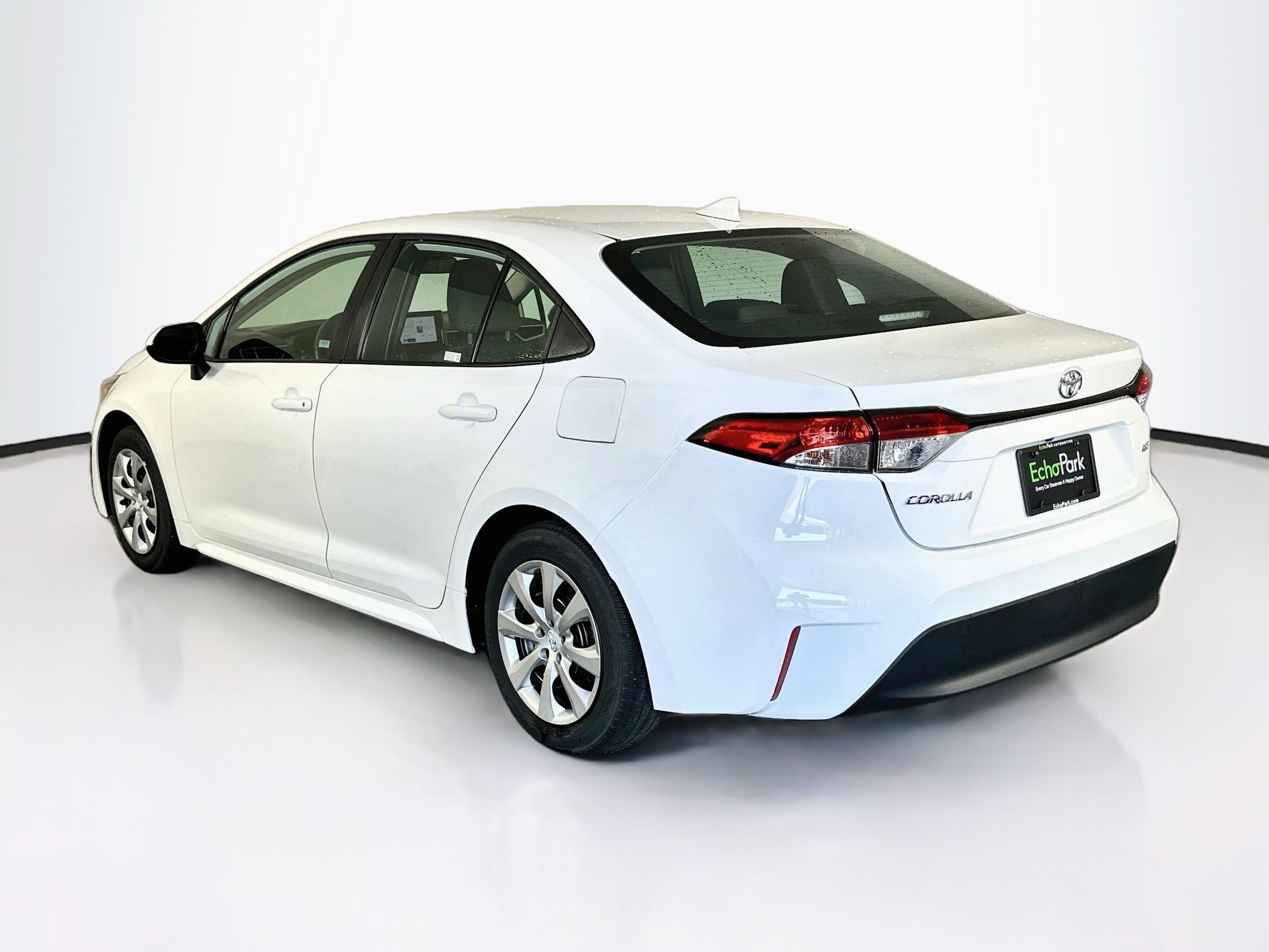 Used 2026 Toyota Corolla LE FWD image 5