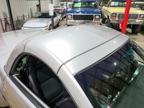 Used 2004 Chevrolet SSR w/ Preferred Equipment Group RWD image 15