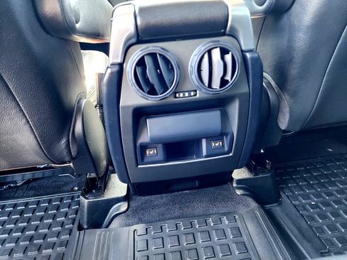 Used 2016 Land Rover LR4 HSE image 25
