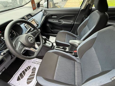 Used 2025 Nissan Versa SV FWD image 9